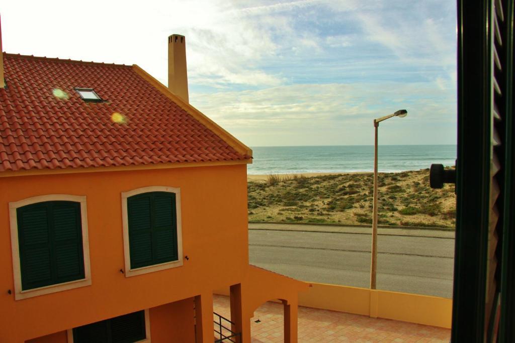 Supertubos Beach Hostel Atouguia Da Baleia Zimmer foto