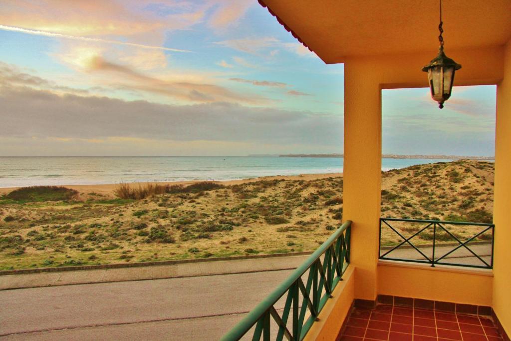 Supertubos Beach Hostel Atouguia Da Baleia Zimmer foto