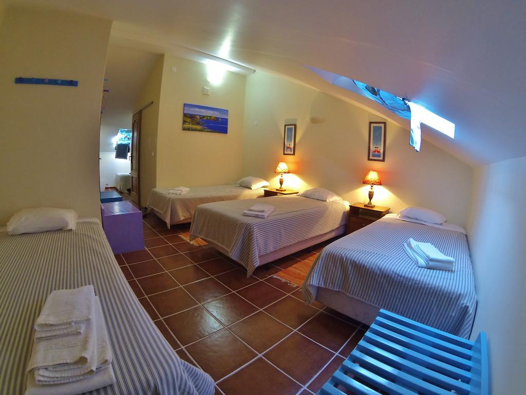 Supertubos Beach Hostel Atouguia Da Baleia Zimmer foto